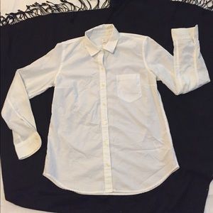 GAP Fitted Boyfriend Button Down Shirt